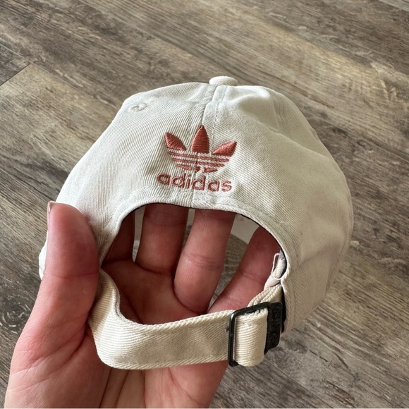 Like New! Adidas “Always Original” Embroidered Flower Cream Baseball Hat - Picture 2 of 7